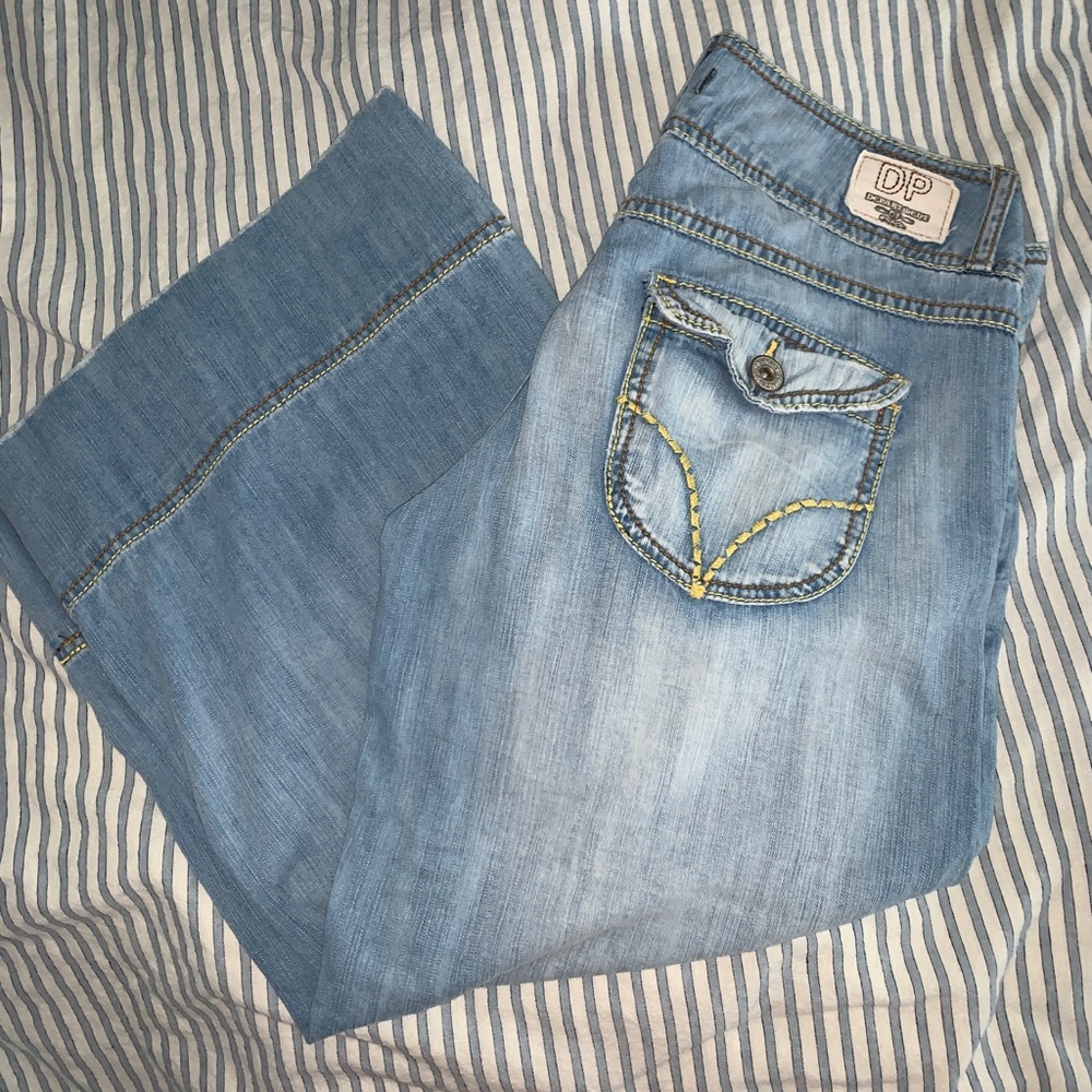 Dept of Peace. Size 5 capri.